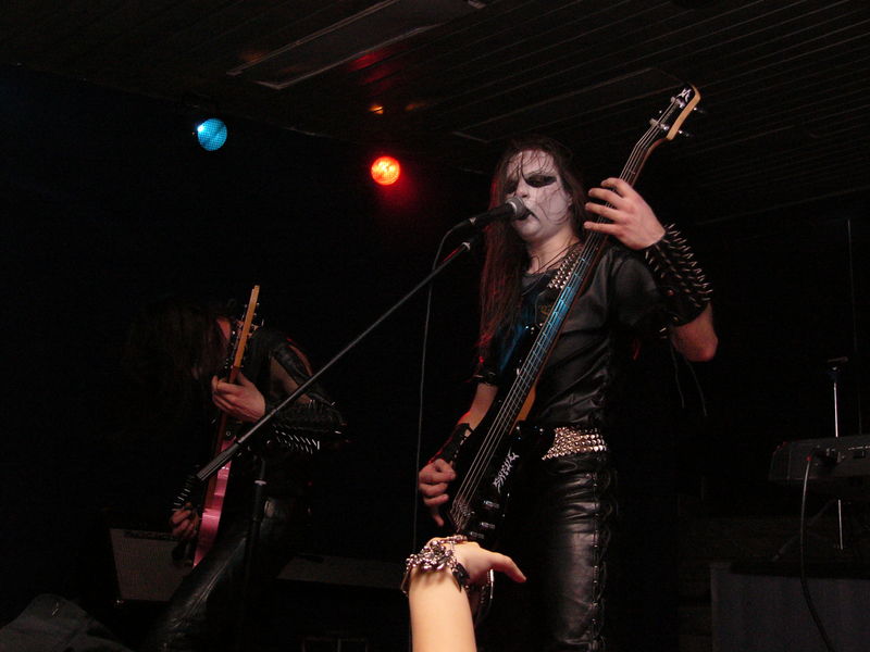 Фотографии -> Концерты -> Black Metal Fest II в клубе Арктика (25 декабря 2004) ->  Sinful -> Sinful - 003