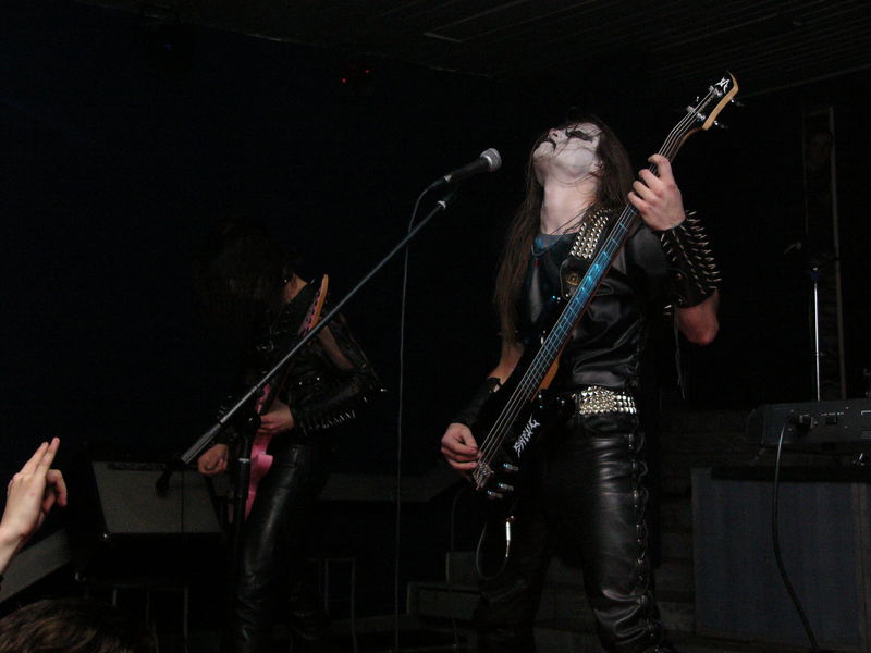 Фотографии -> Концерты -> Black Metal Fest II в клубе Арктика (25 декабря 2004) ->  Sinful -> Sinful - 005