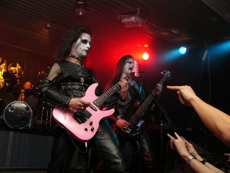 Фотографии -> Концерты -> Black Metal Fest II в клубе Арктика (25 декабря 2004) ->  Sinful -> Sinful - 009