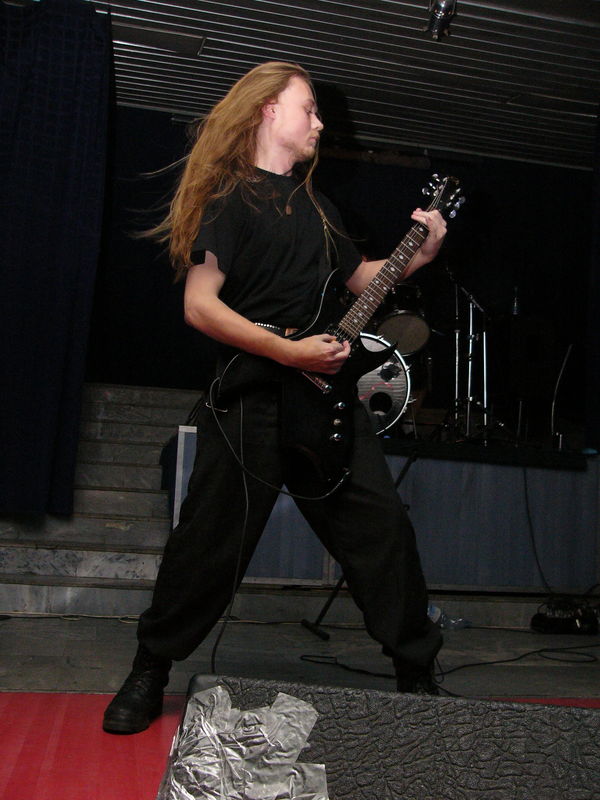Фотографии -> Концерты -> Black Metal Fest II в клубе Арктика (25 декабря 2004) ->  Рождение Ветра -> Рождение Ветра - 002