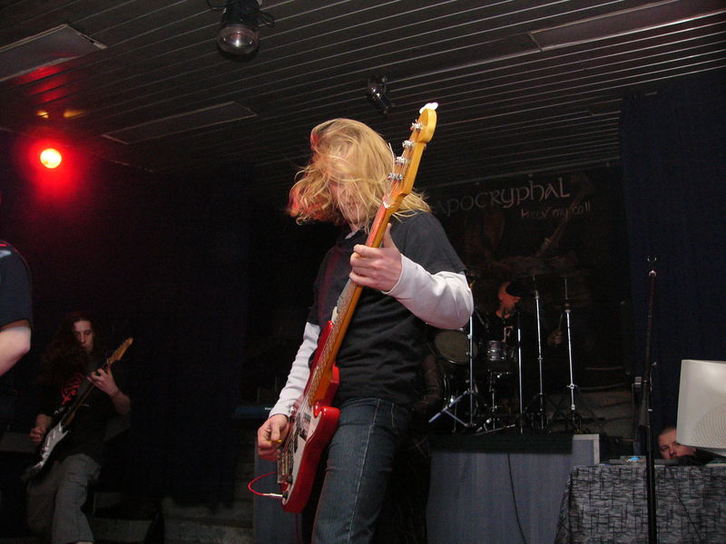 Фотографии -> Концерты -> Black Metal Fest II в клубе Арктика (25 декабря 2004) ->  Apocryphal -> Apocryphal - 001