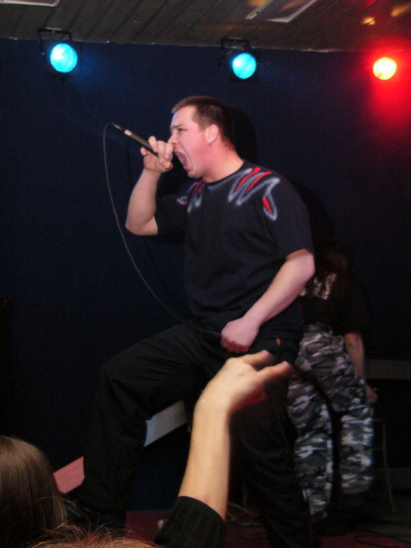 Фотографии -> Концерты -> Black Metal Fest II в клубе Арктика (25 декабря 2004) ->  Apocryphal -> Apocryphal - 003