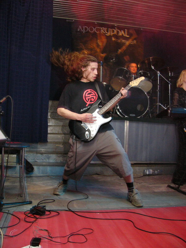 Фотографии -> Концерты -> Black Metal Fest II в клубе Арктика (25 декабря 2004) ->  Apocryphal -> Apocryphal - 007
