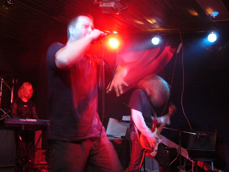 Фотографии -> Концерты -> Black Metal Fest II в клубе Арктика (25 декабря 2004) ->  Apocryphal -> Apocryphal - 008
