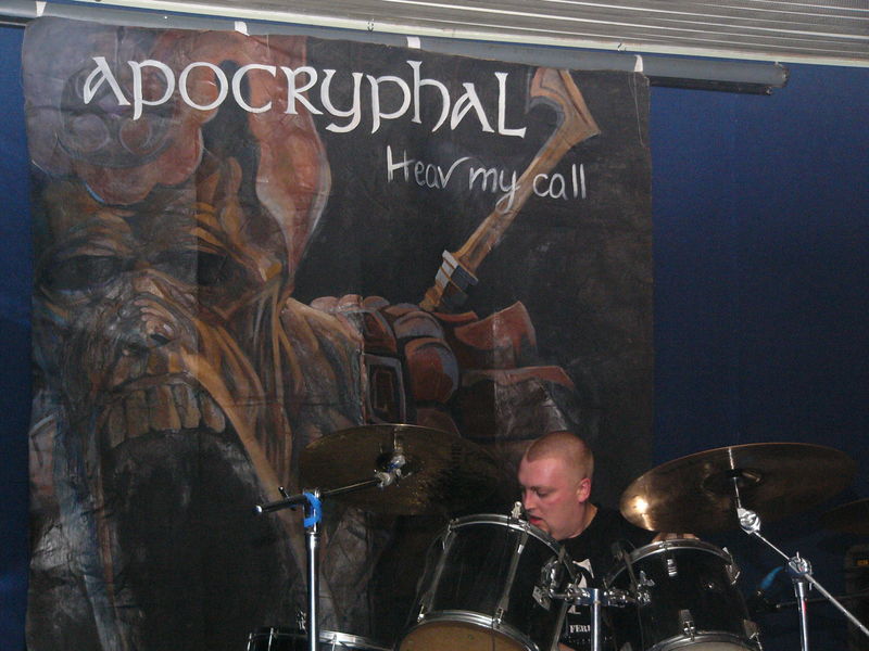Фотографии -> Концерты -> Black Metal Fest II в клубе Арктика (25 декабря 2004) ->  Apocryphal -> Apocryphal - 017