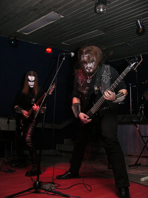 Фотографии -> Концерты -> Black Metal Fest II в клубе Арктика (25 декабря 2004) ->  Black Shadow -> Black Shadow - 001