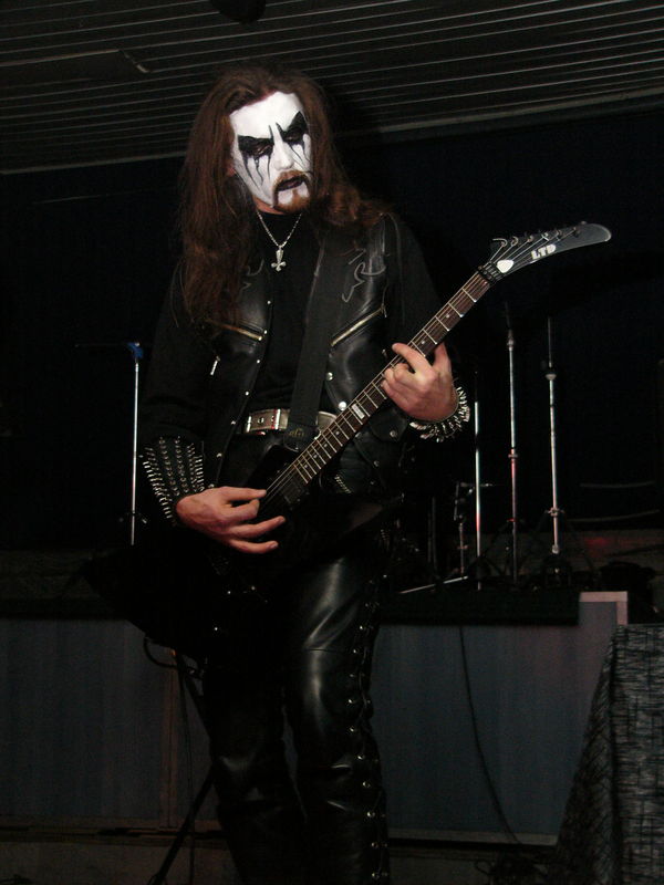Фотографии -> Концерты -> Black Metal Fest II в клубе Арктика (25 декабря 2004) ->  Black Shadow -> Black Shadow - 004