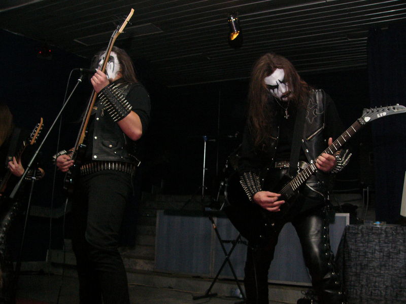 Фотографии -> Концерты -> Black Metal Fest II в клубе Арктика (25 декабря 2004) ->  Black Shadow -> Black Shadow - 007