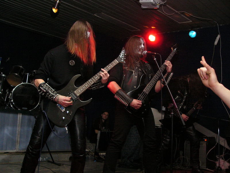 Фотографии -> Концерты -> Black Metal Fest II в клубе Арктика (25 декабря 2004) ->  Black Shadow -> Black Shadow - 008