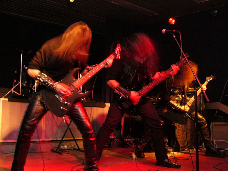 Фотографии -> Концерты -> Black Metal Fest II в клубе Арктика (25 декабря 2004) ->  Black Shadow -> Black Shadow - 010