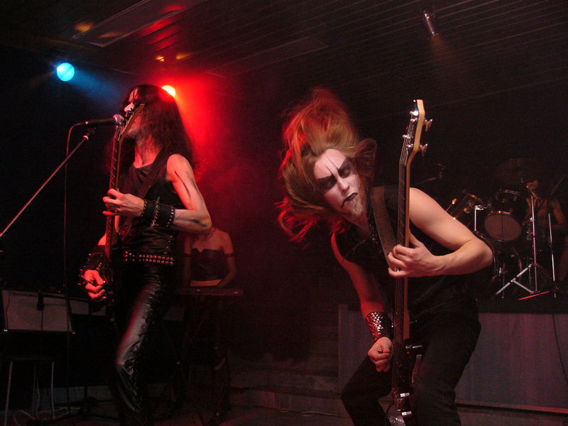 Фотографии -> Концерты -> Black Metal Fest II в клубе Арктика (25 декабря 2004) ->  Drama -> Drama - 002
