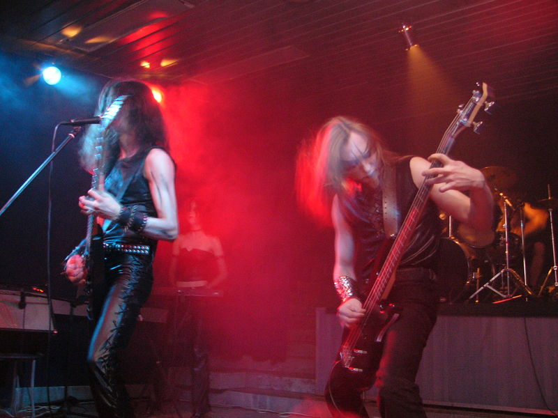 Фотографии -> Концерты -> Black Metal Fest II в клубе Арктика (25 декабря 2004) ->  Drama -> Drama - 003