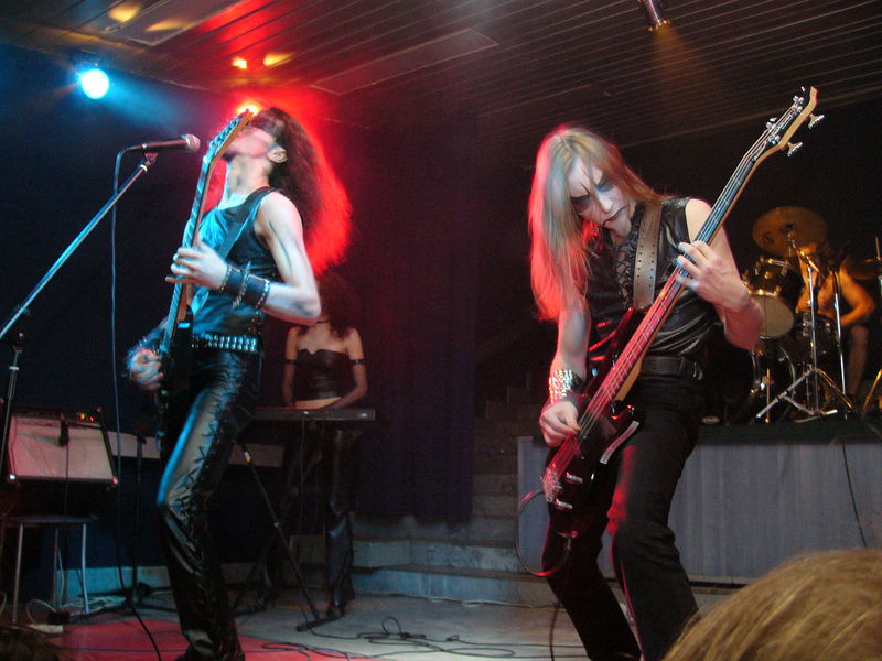 Фотографии -> Концерты -> Black Metal Fest II в клубе Арктика (25 декабря 2004) ->  Drama -> Drama - 005