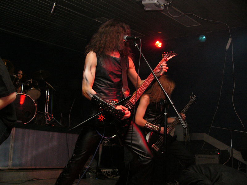 Фотографии -> Концерты -> Black Metal Fest II в клубе Арктика (25 декабря 2004) ->  Drama -> Drama - 007