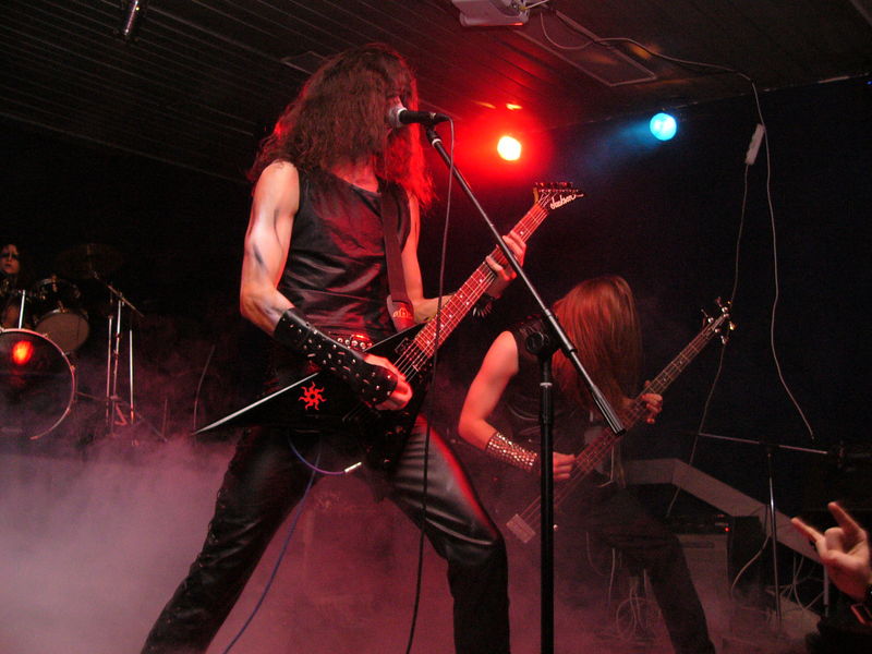 Фотографии -> Концерты -> Black Metal Fest II в клубе Арктика (25 декабря 2004) ->  Drama -> Drama - 008