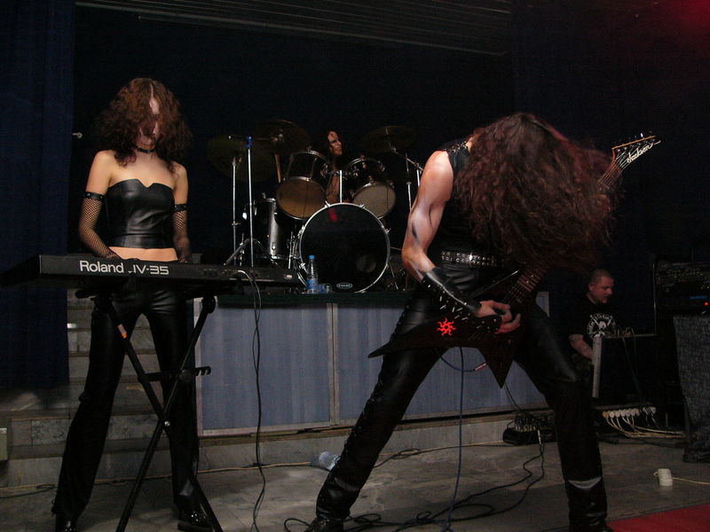 Фотографии -> Концерты -> Black Metal Fest II в клубе Арктика (25 декабря 2004) ->  Drama -> Drama - 014