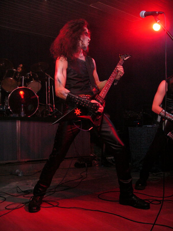 Фотографии -> Концерты -> Black Metal Fest II в клубе Арктика (25 декабря 2004) ->  Drama -> Drama - 016