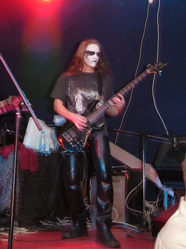 Фотографии -> Концерты -> Black Metal Fest II в клубе Арктика (25 декабря 2004) ->  Crystal Abyss -> Crystal Abyss - 005