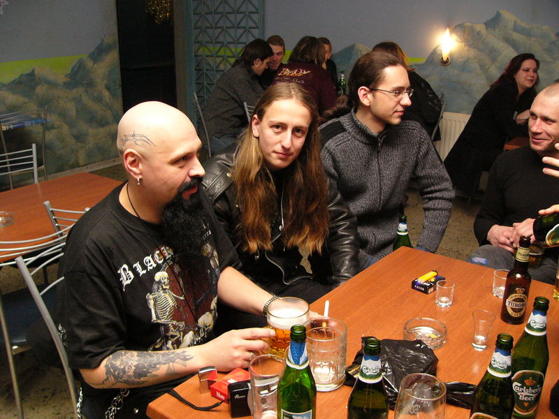 Фотографии -> Концерты -> Black Metal Fest II в клубе Арктика (25 декабря 2004) ->  Люди на концерте -> Люди на концерте - 002