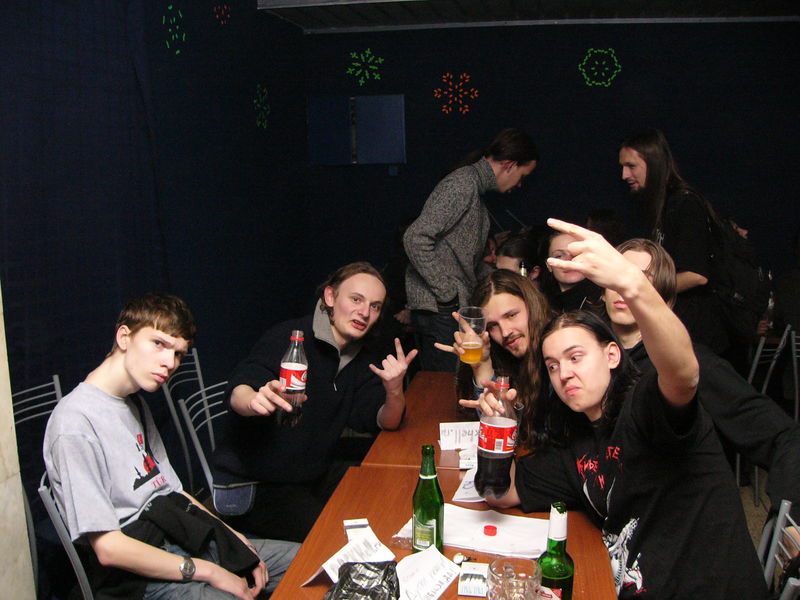 Фотографии -> Концерты -> День рождения RockHell.Ru в клубе Арктика (12 февраля 2005) ->  Люди на концерте -> Люди на концерте - 003