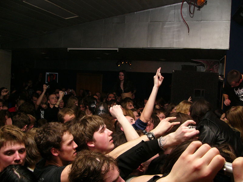 Фотографии -> Концерты -> Behemoth в клубе Арктика (13 марта 2005) ->  Behemoth -> Behemoth - 010