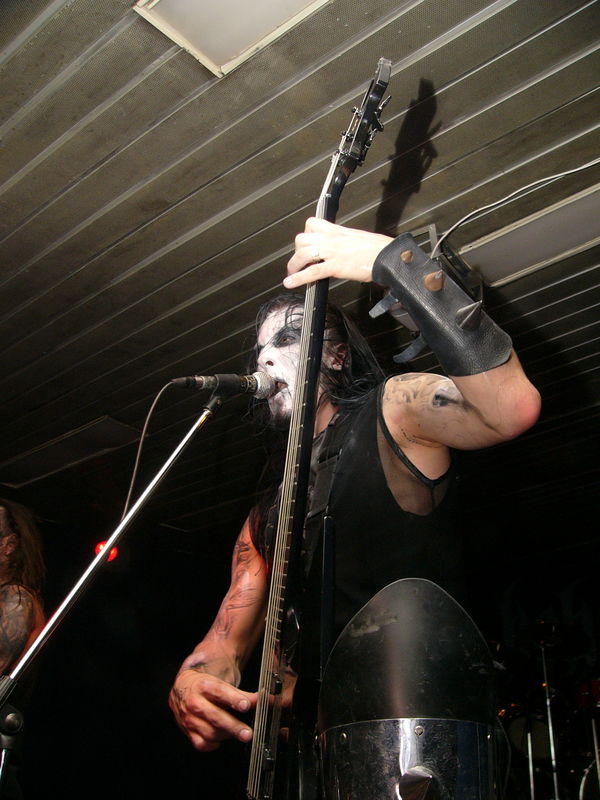 Фотографии -> Концерты -> Behemoth в клубе Арктика (13 марта 2005) ->  Behemoth -> Behemoth - 012