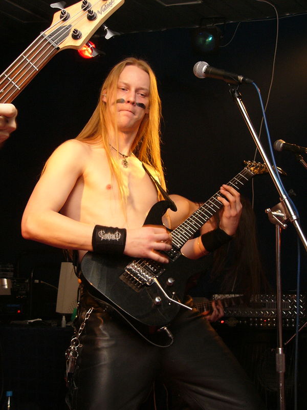 Фотографии -> Концерты -> День рождения передачи "Сумерки Богов" в клубе Арктика (26 марта 2005) ->  Ensiferum -> Ensiferum - 002