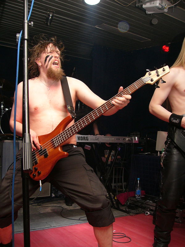 Фотографии -> Концерты -> День рождения передачи "Сумерки Богов" в клубе Арктика (26 марта 2005) ->  Ensiferum -> Ensiferum - 003