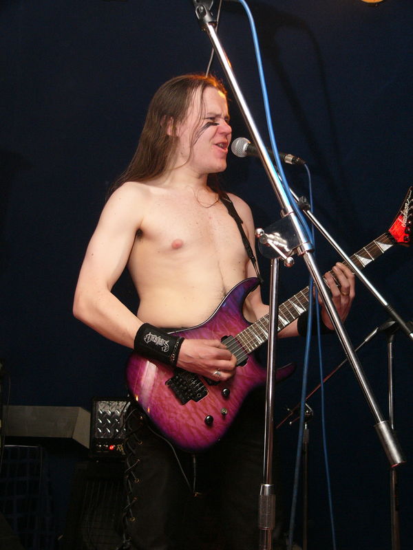 Фотографии -> Концерты -> День рождения передачи "Сумерки Богов" в клубе Арктика (26 марта 2005) ->  Ensiferum -> Ensiferum - 007