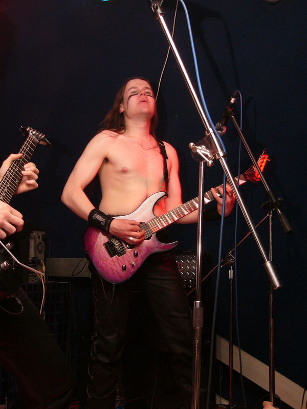 Фотографии -> Концерты -> День рождения передачи "Сумерки Богов" в клубе Арктика (26 марта 2005) ->  Ensiferum -> Ensiferum - 008