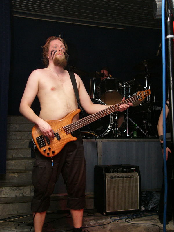 Фотографии -> Концерты -> День рождения передачи "Сумерки Богов" в клубе Арктика (26 марта 2005) ->  Ensiferum -> Ensiferum - 010