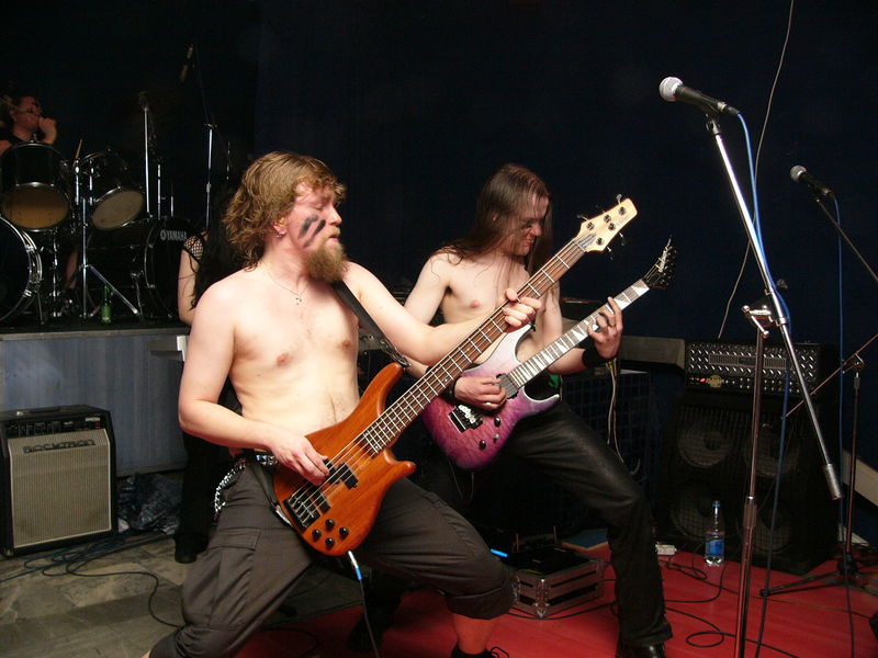 Фотографии -> Концерты -> День рождения передачи "Сумерки Богов" в клубе Арктика (26 марта 2005) ->  Ensiferum -> Ensiferum - 016