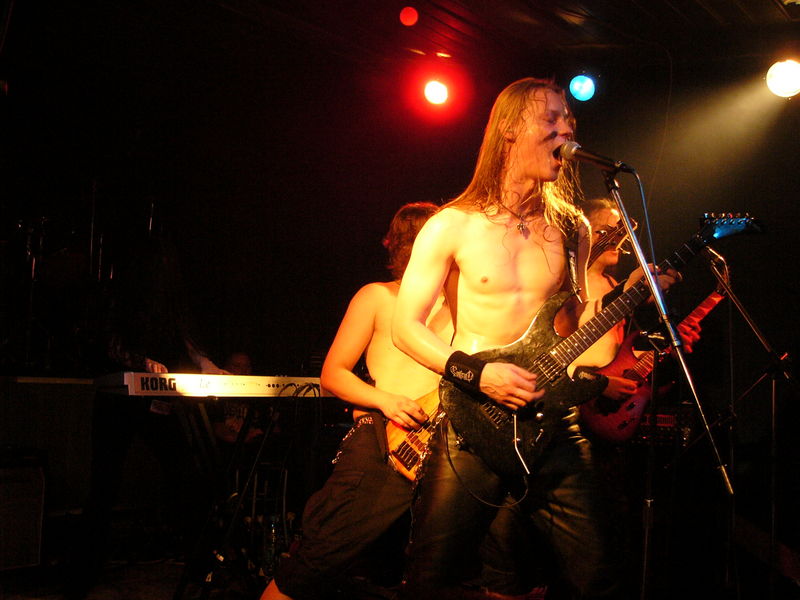 Фотографии -> Концерты -> День рождения передачи "Сумерки Богов" в клубе Арктика (26 марта 2005) ->  Ensiferum -> Ensiferum - 022