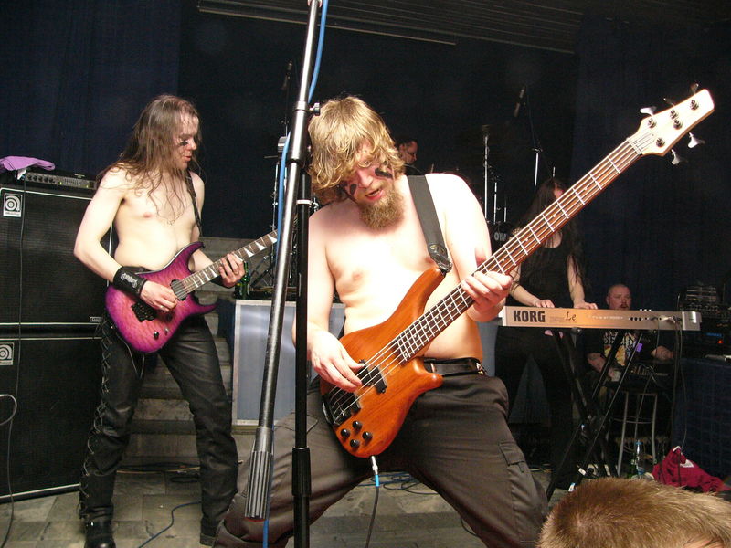 Фотографии -> Концерты -> День рождения передачи "Сумерки Богов" в клубе Арктика (26 марта 2005) ->  Ensiferum -> Ensiferum - 028