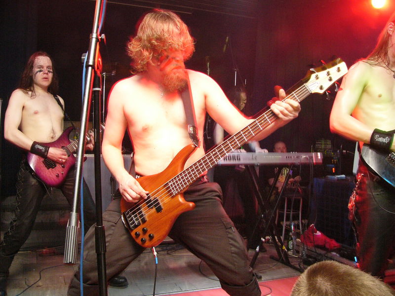 Фотографии -> Концерты -> День рождения передачи "Сумерки Богов" в клубе Арктика (26 марта 2005) ->  Ensiferum -> Ensiferum - 029
