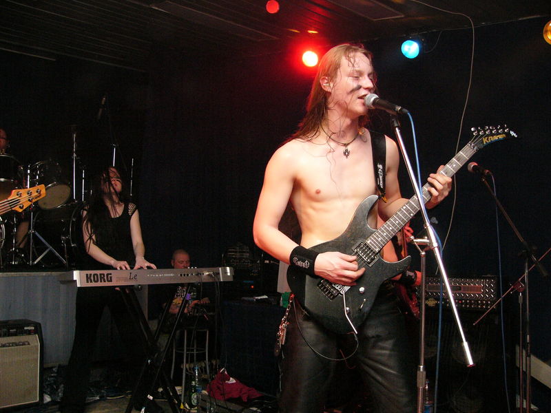 Фотографии -> Концерты -> День рождения передачи "Сумерки Богов" в клубе Арктика (26 марта 2005) ->  Ensiferum -> Ensiferum - 031