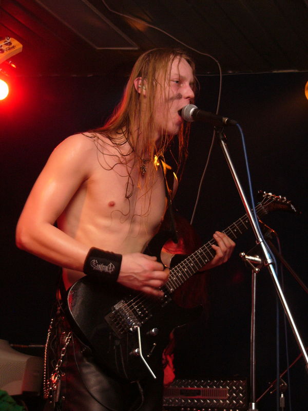 Фотографии -> Концерты -> День рождения передачи "Сумерки Богов" в клубе Арктика (26 марта 2005) ->  Ensiferum -> Ensiferum - 035