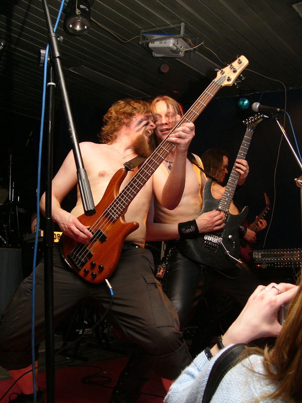Фотографии -> Концерты -> День рождения передачи "Сумерки Богов" в клубе Арктика (26 марта 2005) ->  Ensiferum -> Ensiferum - 036