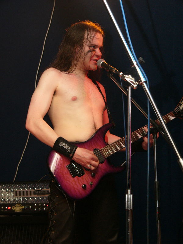 Фотографии -> Концерты -> День рождения передачи "Сумерки Богов" в клубе Арктика (26 марта 2005) ->  Ensiferum -> Ensiferum - 039