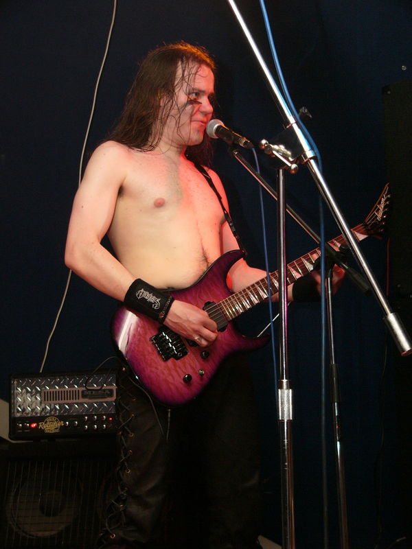 Фотографии -> Концерты -> День рождения передачи "Сумерки Богов" в клубе Арктика (26 марта 2005) ->  Ensiferum -> Ensiferum - 040