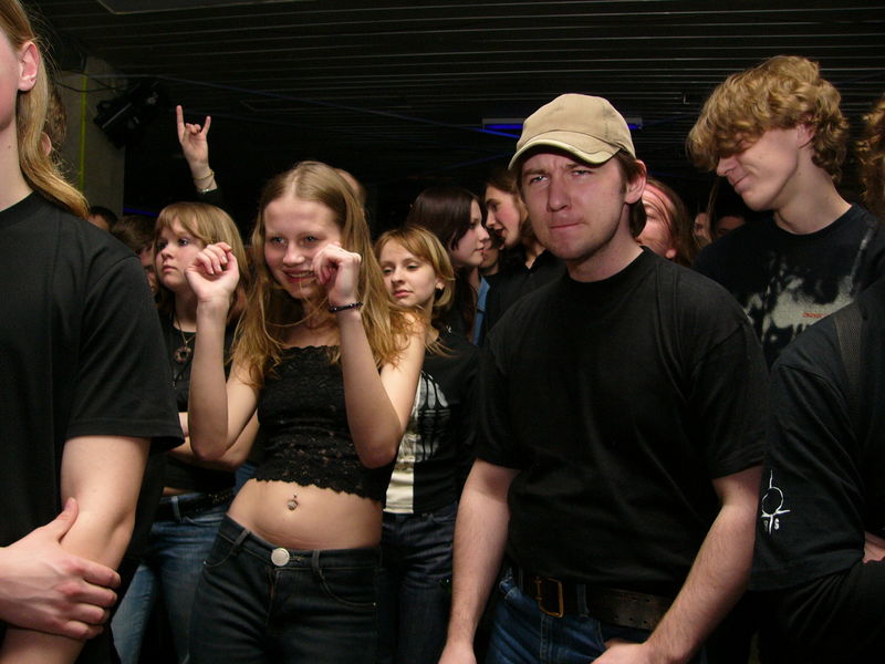 Фотографии -> Концерты -> Концерт в клубе Арктика (16 апреля 2005) ->  Люди на концерте -> Люди на концерте - 002