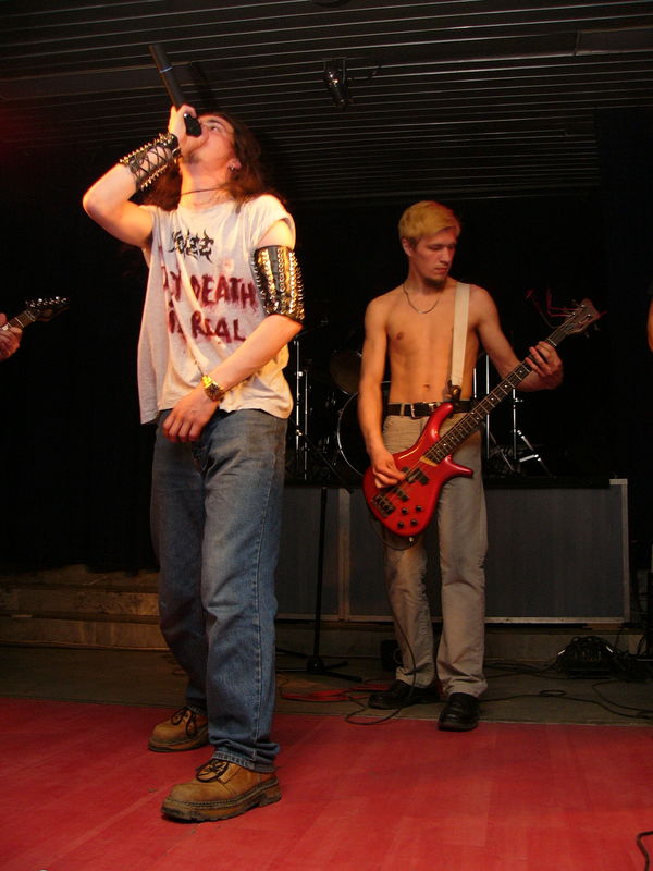 Фотографии -> Концерты -> День рождения Dark Vampire в клубе Арктика (24 мая 2005) ->  Noizz -> Noizz - 004
