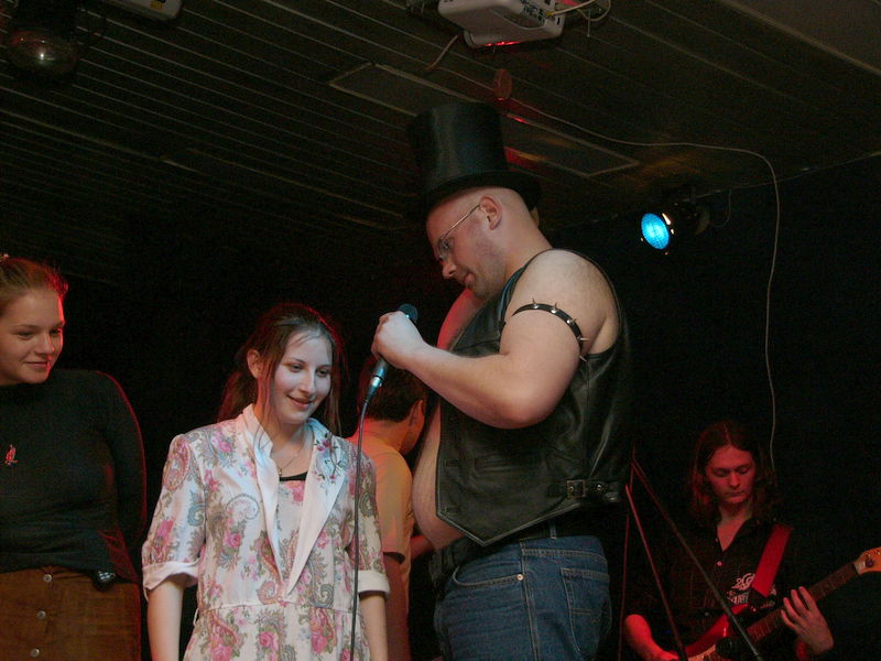 Фотографии -> Концерты -> День рождения Dark Vampire в клубе Арктика (24 мая 2005) ->  Конкурсы -> Конкурсы - 009