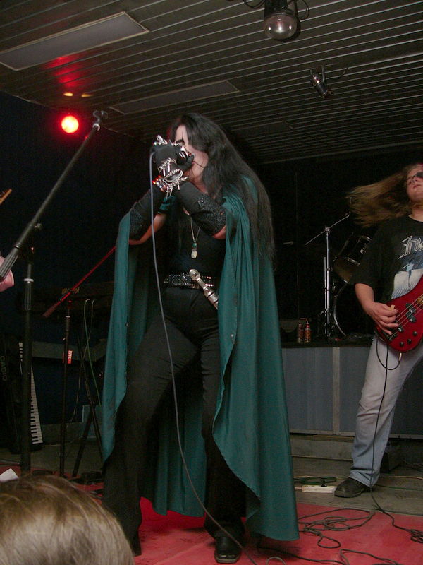 Фотографии -> Концерты -> День рождения Dark Vampire в клубе Арктика (24 мая 2005) ->  MoonSun Relight -> MoonSun Relight - 001
