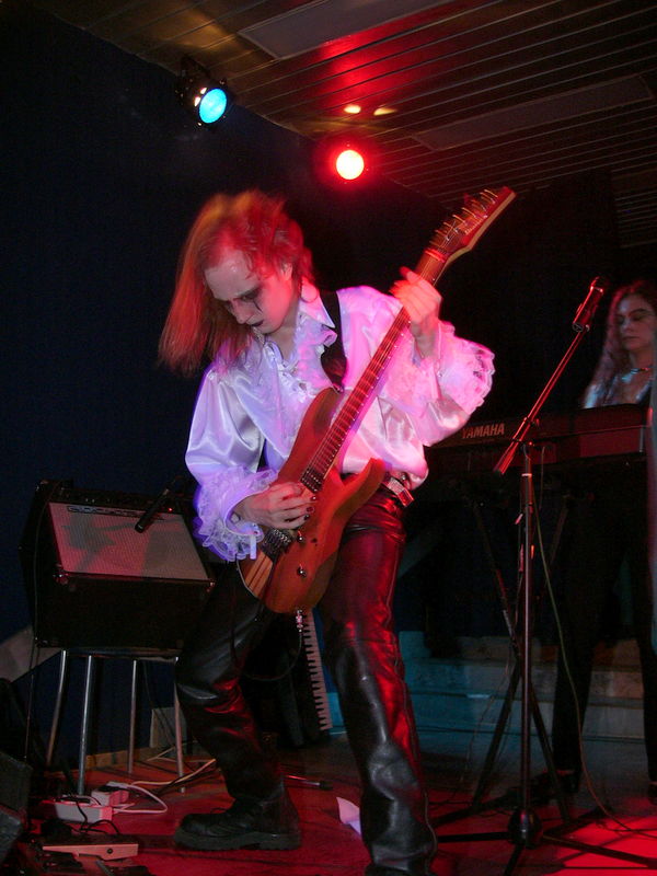 Фотографии -> Концерты -> День рождения Dark Vampire в клубе Арктика (24 мая 2005) ->  MoonSun Relight -> MoonSun Relight - 010
