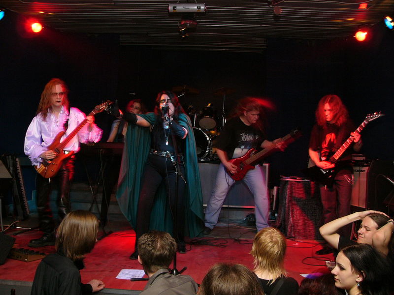 Фотографии -> Концерты -> День рождения Dark Vampire в клубе Арктика (24 мая 2005) ->  MoonSun Relight -> MoonSun Relight - 020