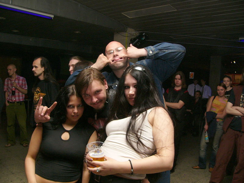 Фотографии -> Концерты -> День рождения Dark Vampire в клубе Арктика (24 мая 2005) ->  Люди на концерте -> Люди на концерте - 001