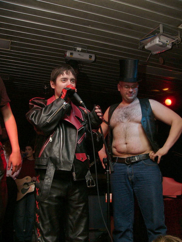 Фотографии -> Концерты -> День рождения Dark Vampire в клубе Арктика (24 мая 2005) ->  Люди на концерте -> Люди на концерте - 017