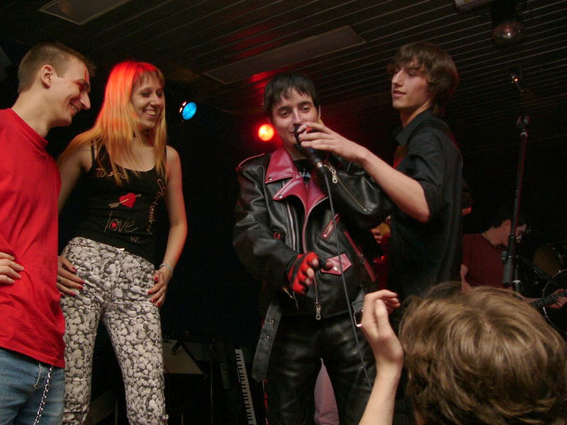Фотографии -> Концерты -> День рождения Dark Vampire в клубе Арктика (24 мая 2005) ->  Люди на концерте -> Люди на концерте - 019