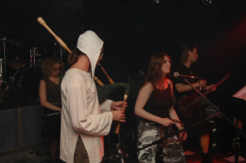 Фотографии -> Концерты -> Korpiklaani в клубе Арктика (15 сентября 2005) ->  Wolfsangel -> Wolfsangel - 013